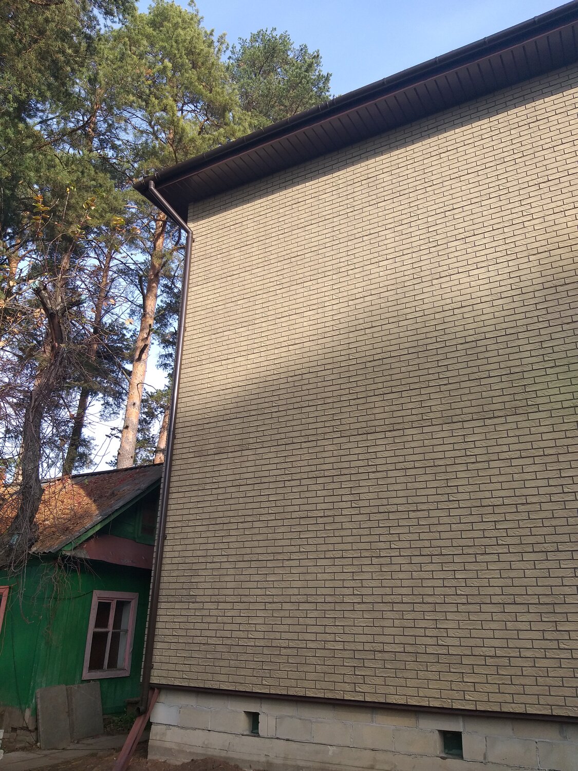 фасадные панели, фасадная панель ю-пласт стоун-хаус кирпич песочный, гранд лайн крымский сланец серебро, дом кирпич, фасадные термопанели