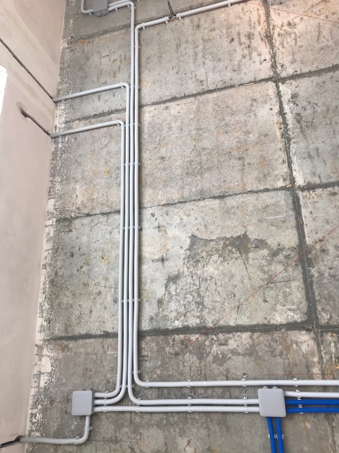 прокладка кабеля в гофре, прокладка кабеля в гофре за 1 метр, монтаж электропроводки, монтаж электрики, разводка электрики