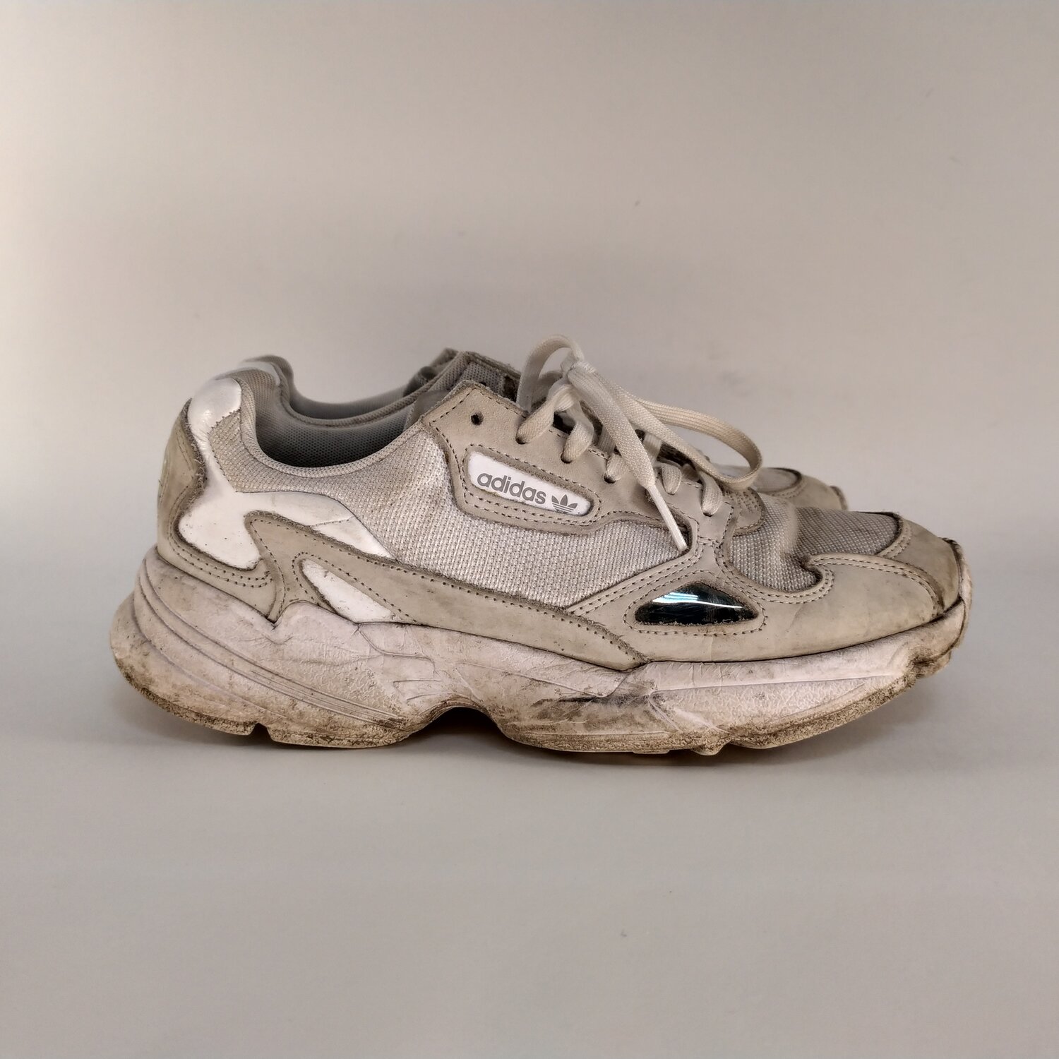 кроссовки, обувь кроссовки, спортивная обувь, кроссовки ozweego adidas, yeezy boost 500 v3