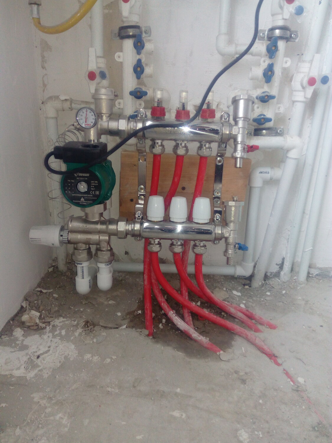 монтаж коллектора тёплого пола водяного тим, коллектор для теплого пола, монтаж гребенки тёплого пола водяного, коллектор гребенка для водяного отопления пола, коллектор валтек для отопления