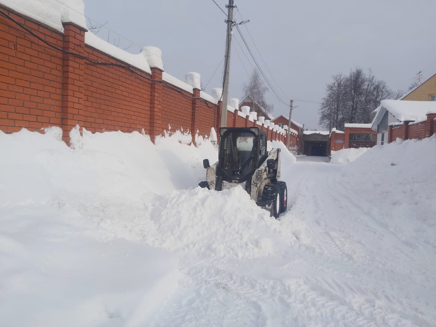 уборка снега, снегоуборочная техника, трактор чистит снег, уборка снега в подмосковье, снегоуборочная машина