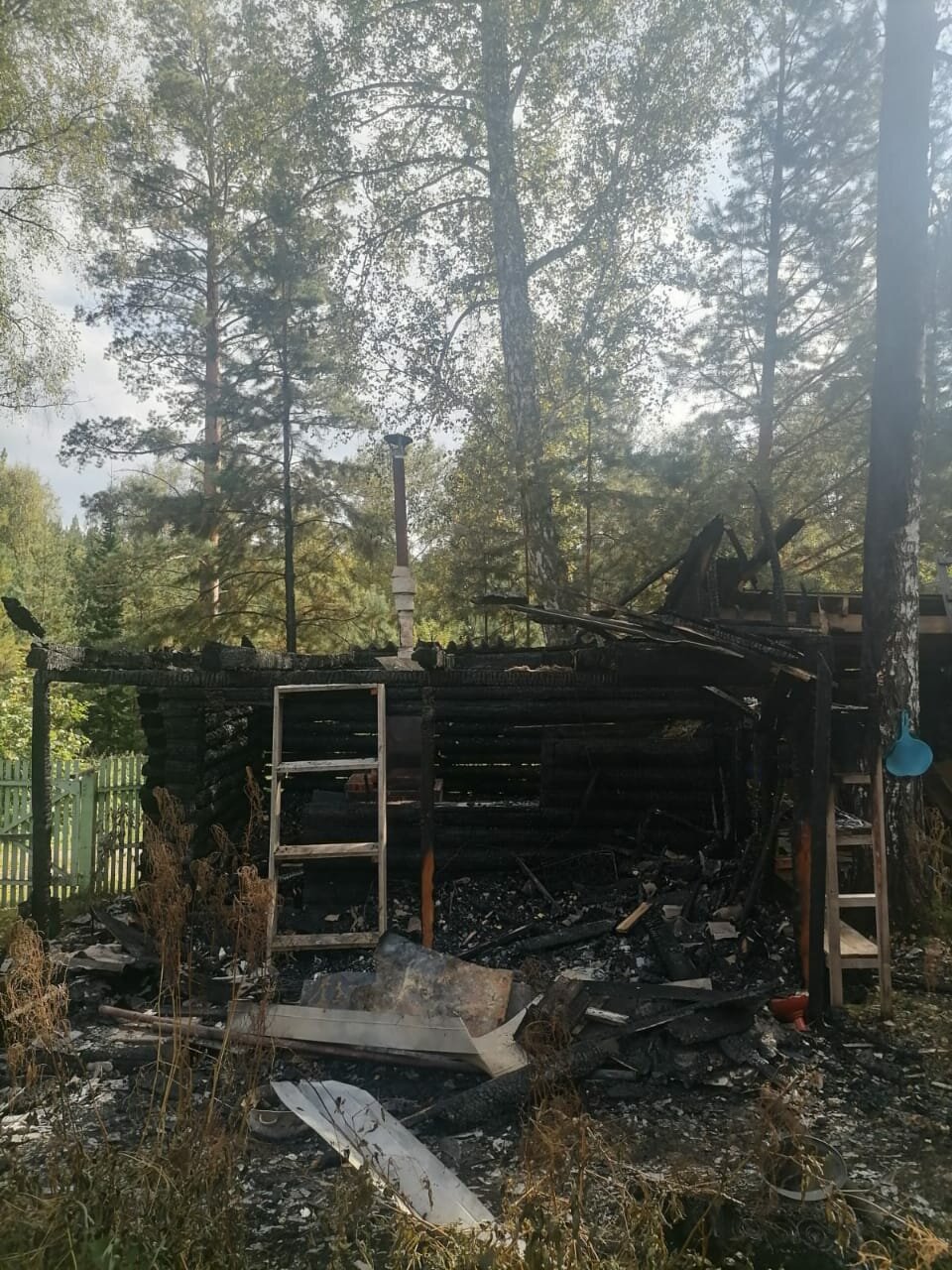 пожар на широкой речке, сгоревший дом, пожар в сосновом бору, пожар на даче, сгоревшие дома