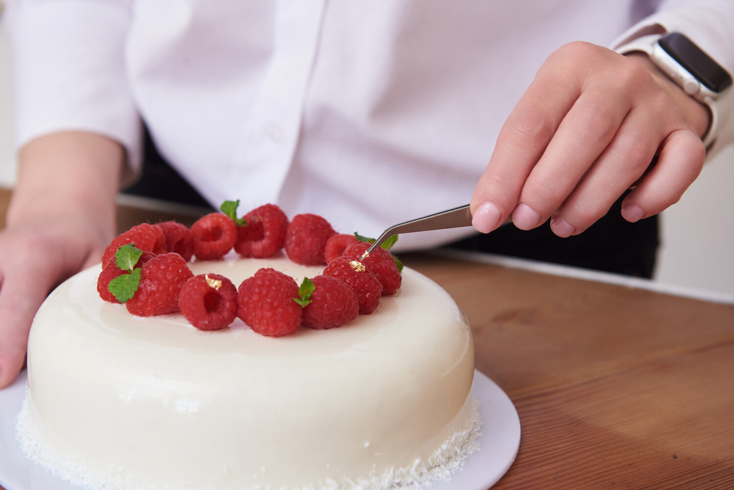 бисквитный торт с клубникой, торт, торт с клубникой, кондитер, торт бисквитный