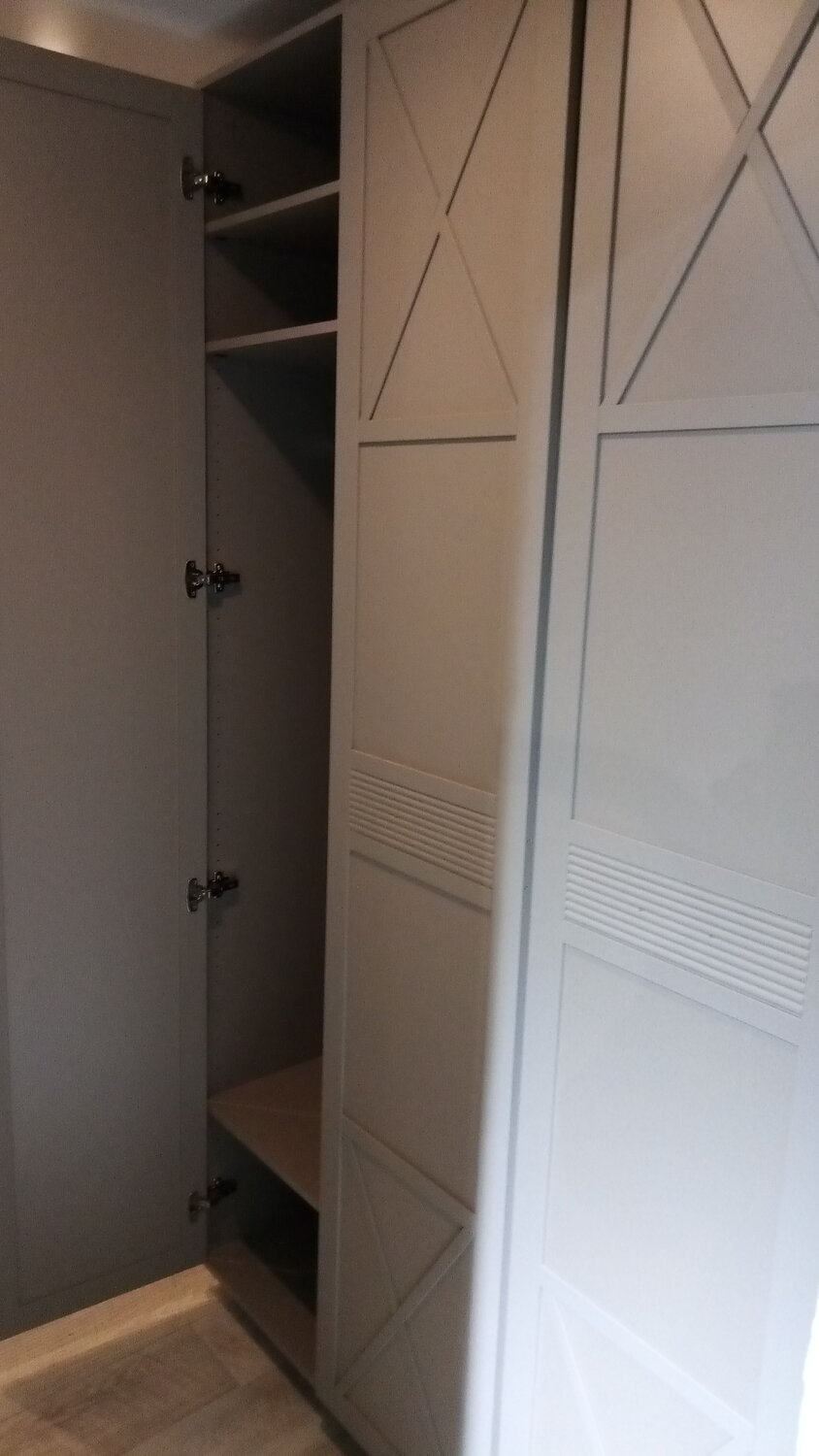 шкаф в нишу в прихожей, шкаф в прихожую, встроенный шкаф в прихожую, пакс бергсбу беленый дуб, шкаф встроенный в нишу