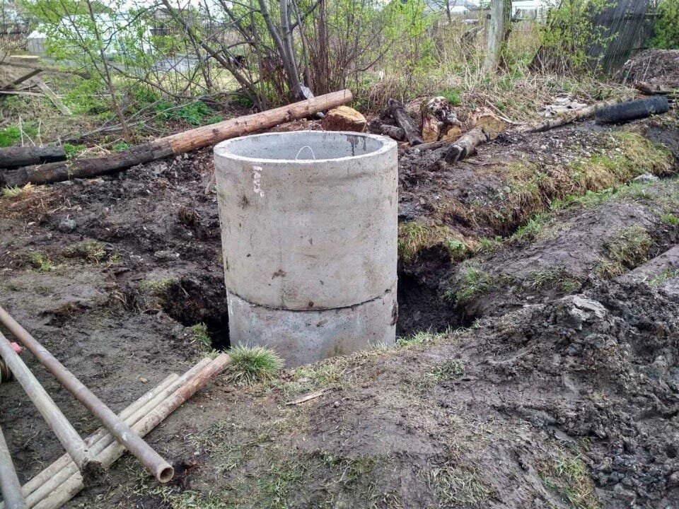 бетонные кольца, копаем колодцы, копаем септик из бетонных колец, глиняный замок колодца к2, септик из бетонных колец