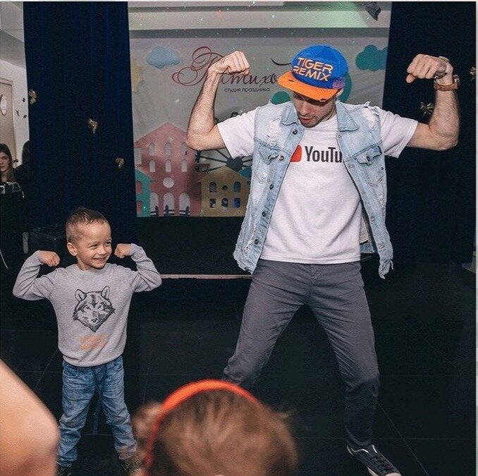 человек, конор макгрегор младший, bboy yura, детский праздник, брейк данс каменск шахтинский