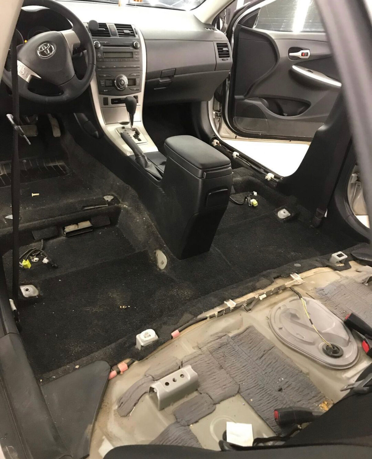 шумоизоляция пола киа рио 3, снятие ковролина астра н, шумоизоляция пола honda cr-v, creta шумоизоляция пола, кайрон снятие ковролина
