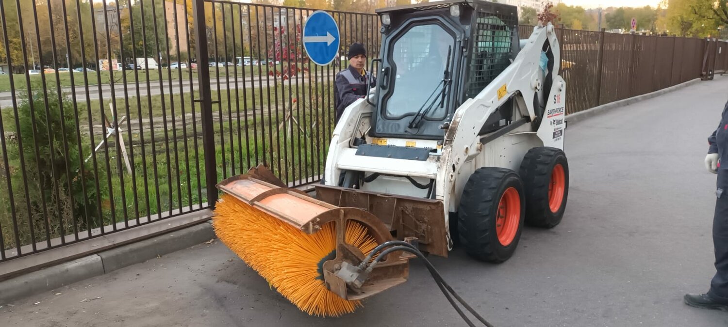 мини погрузчик bobcat, погрузчик bobcat, bobcat s175 щетка, навесное оборудование для мини погрузчика bobcat s175, погрузчик bobcat s175