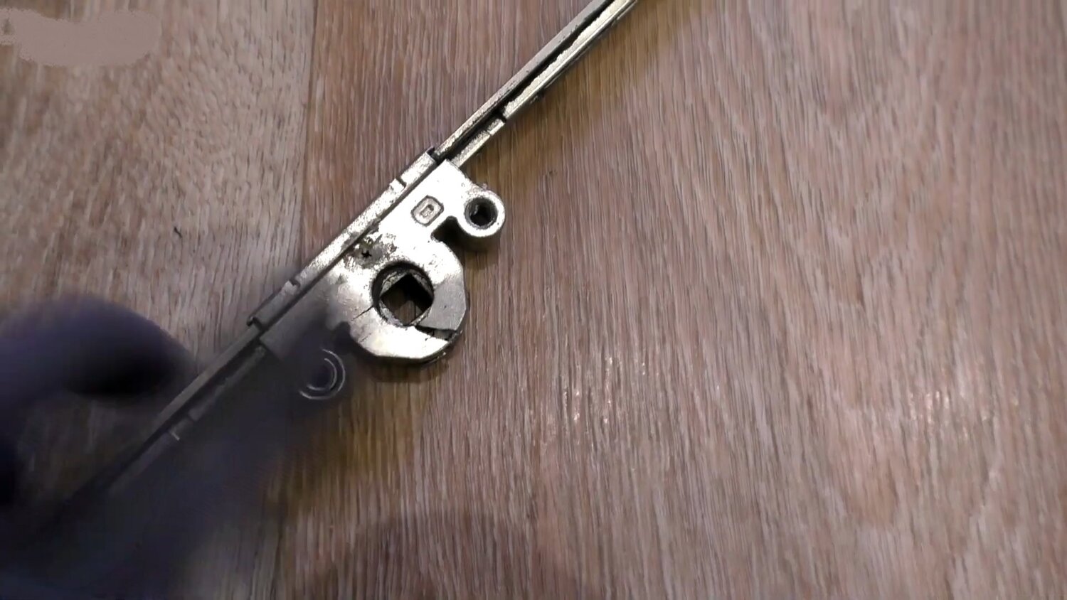 поворотно-откидной запор roto, огнестрельное оружие, деталь, оружие, red dead redemption 2 пистолет маузер