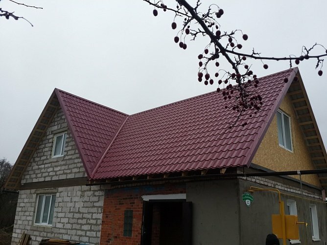крыша металлочерепица, металлочерепица, двухскатная металлочерепица, покрытие ломаной крыши металлочерепицей, кровля металлочерепица