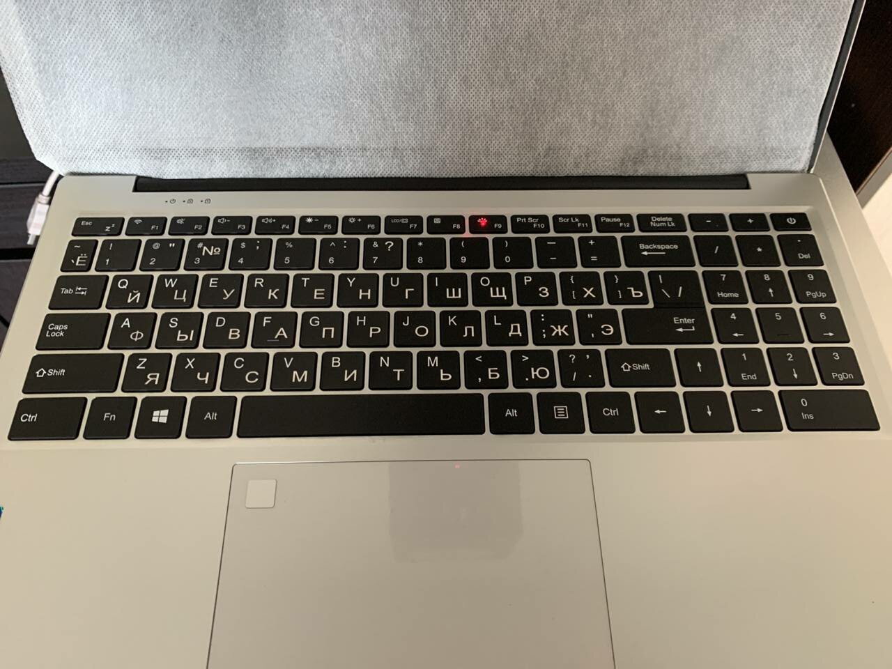 macbook, macbook pro, apple macbook pro, палка на клавиатуре, клавиатура клавиши