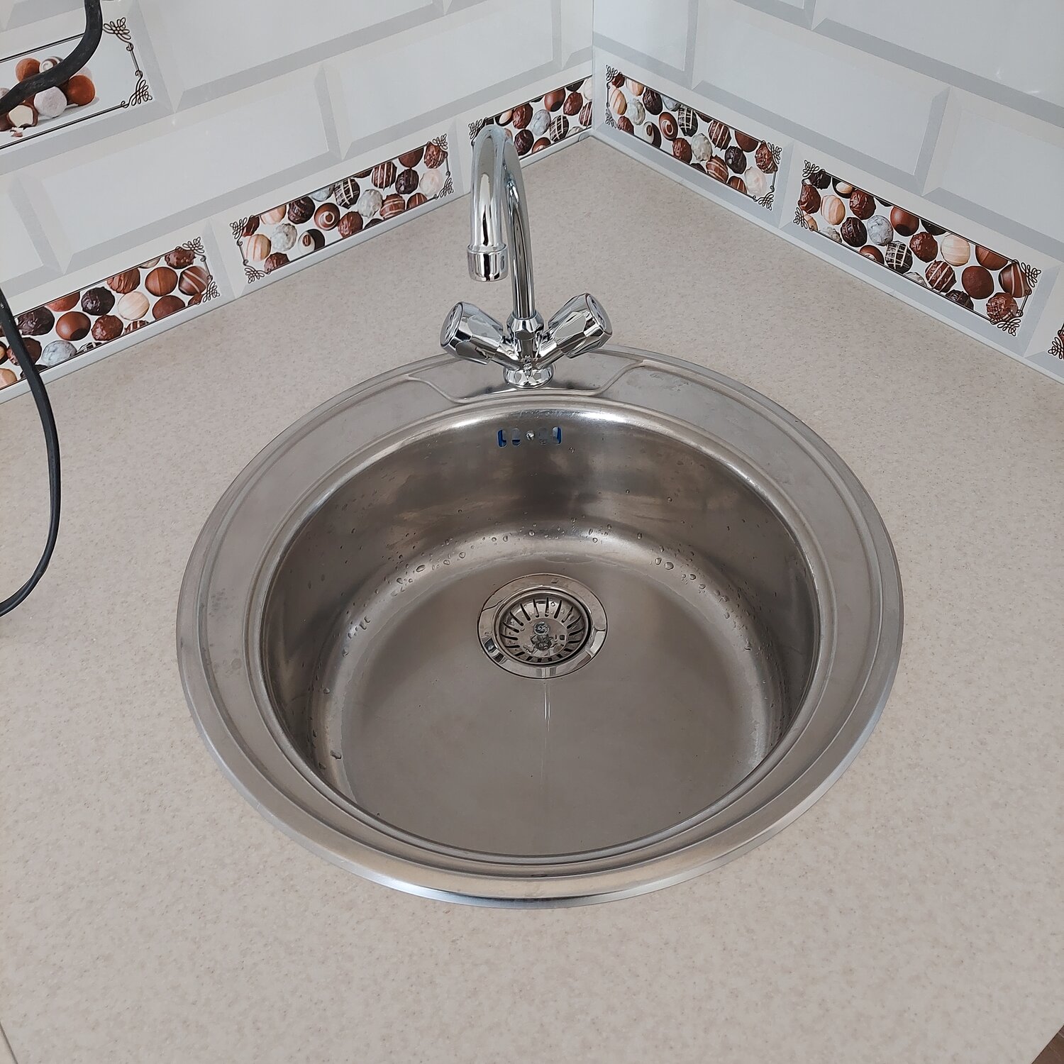 мойка для кухни круглая нержавейка, смеситель на круглую мойку, монтаж раковины в столешницу, круглая мойка, круглая мойка для кухни