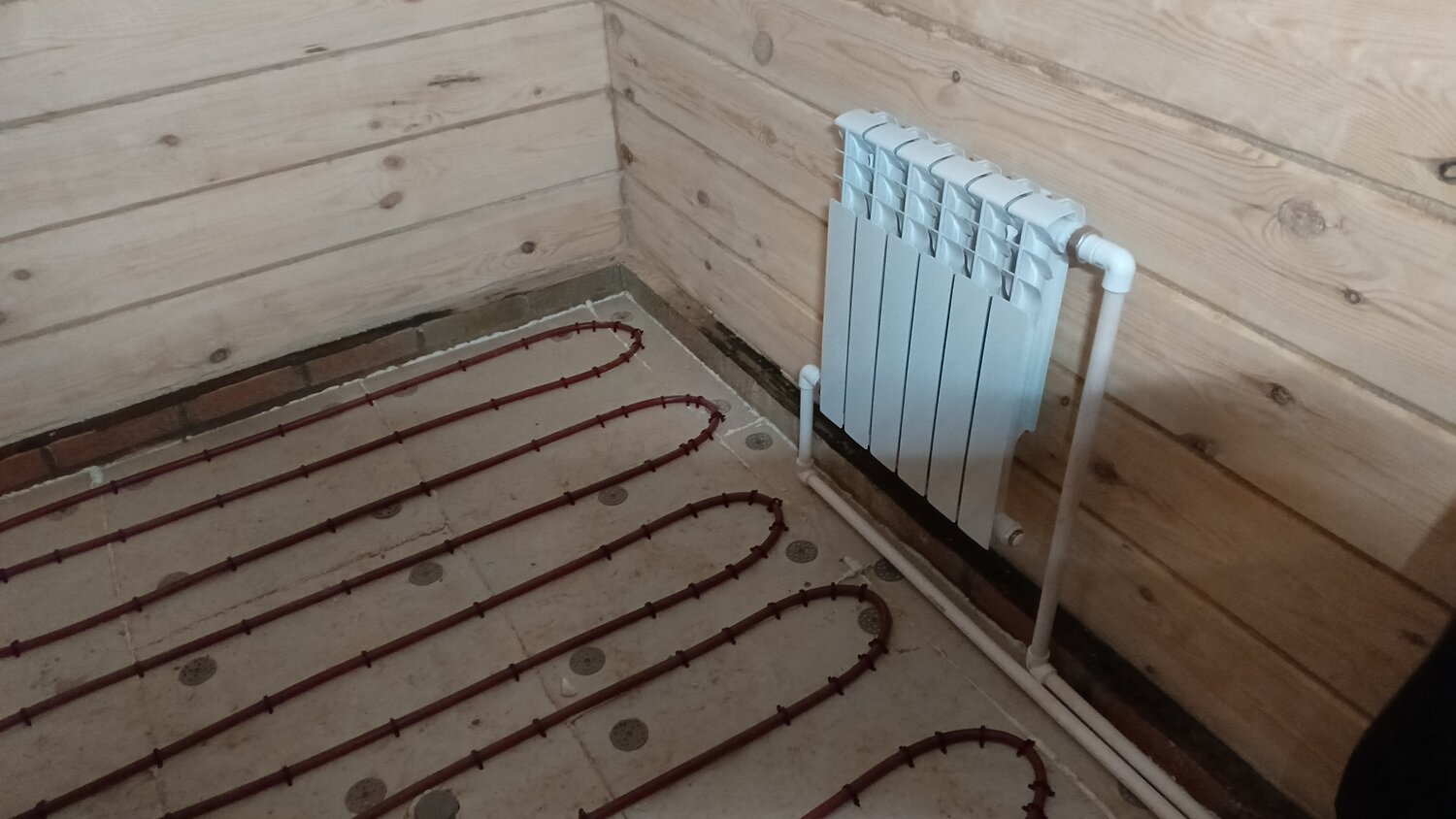трубы рехау для отопления в деревянном доме, отопление в коттедже, отопление в деревянном доме, отопление деревянного дома, монтаж водяного теплого пола