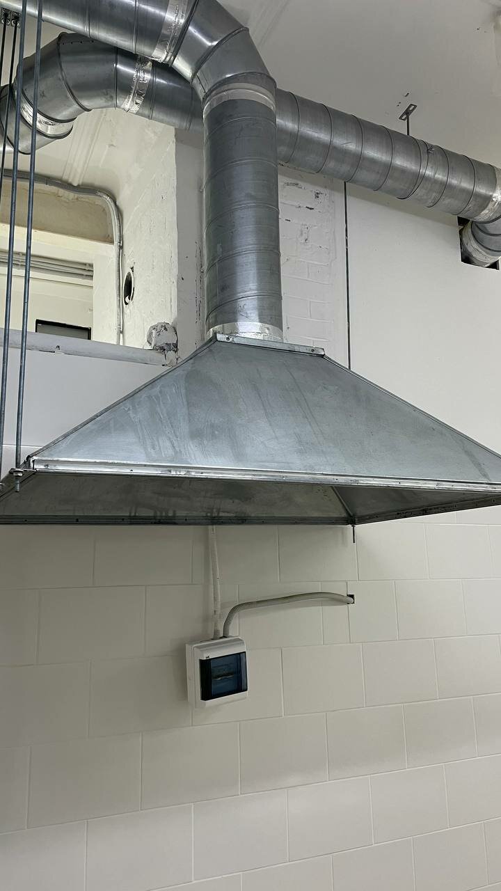 зонт вентиляционный вытяжной 2600х1450, зонт вентиляционный вытяжной, вытяжной зонт для вентиляции, вытяжной зонт, вытяжка пп d.110 hl810.0 (зонт вытяжной для вентиляции) hl