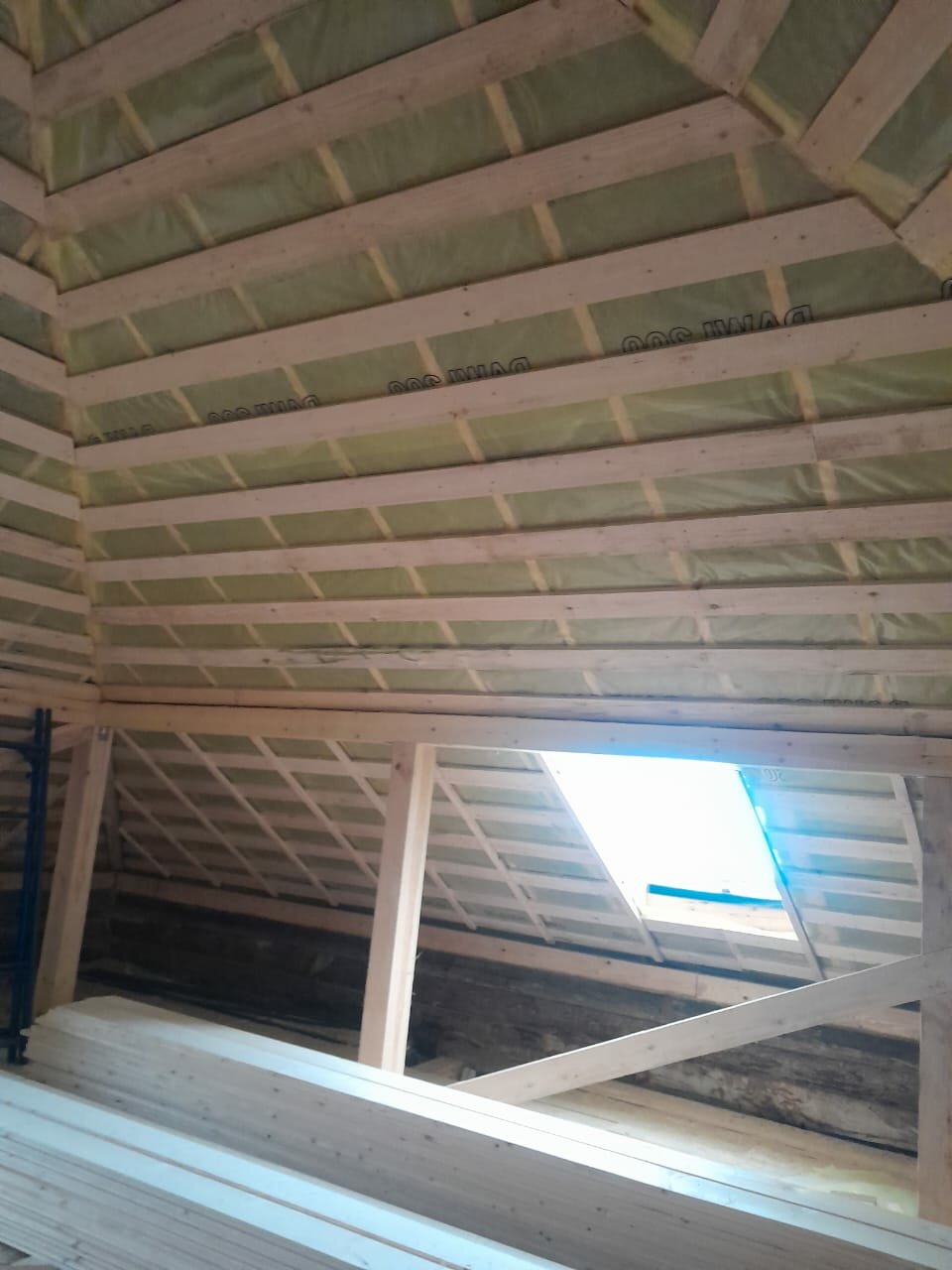 Укладка утеплителя кровли