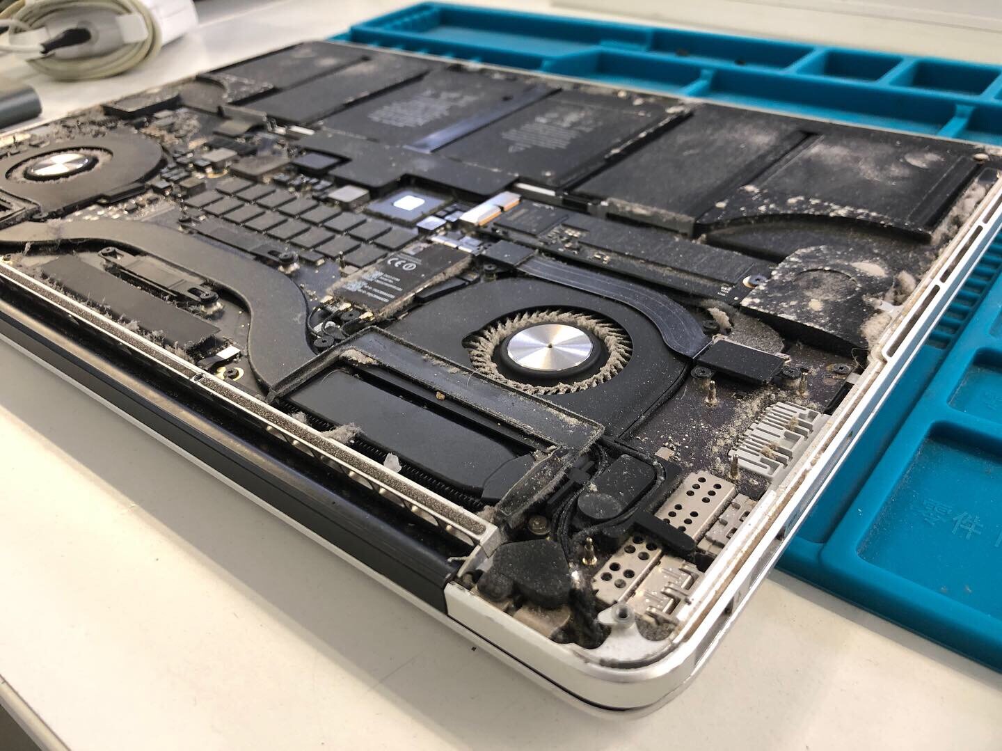 macbook pro, macbook pro 15 2012 retina разбор, macbook pro 13 2011 disassembly, macbook, пыльный макбук
