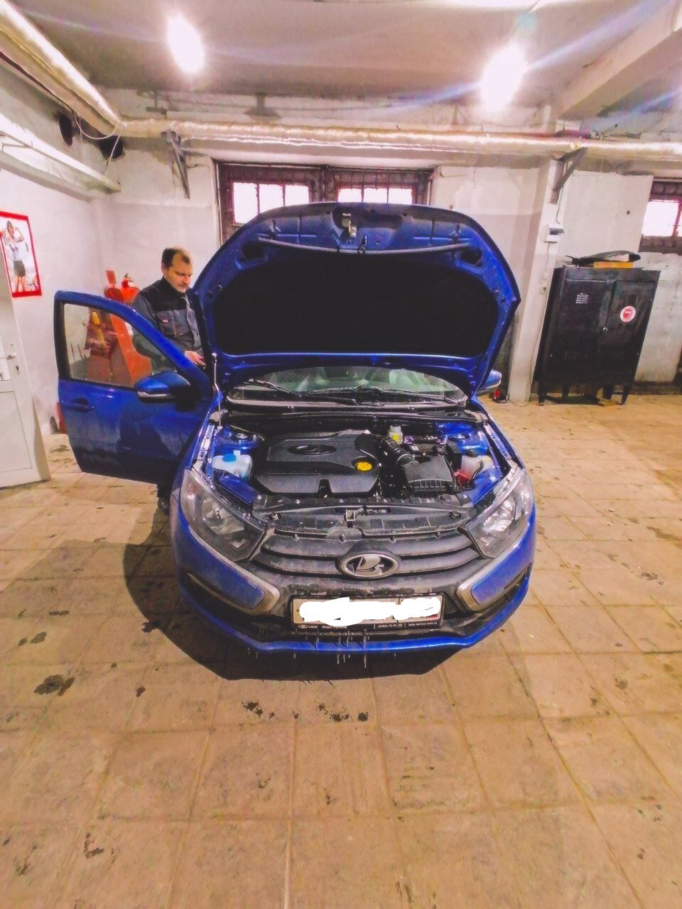 lada granta, lada granta лифтбек голубая планета, лада гранта лифтбек, синяя лада гранта, автомобиль