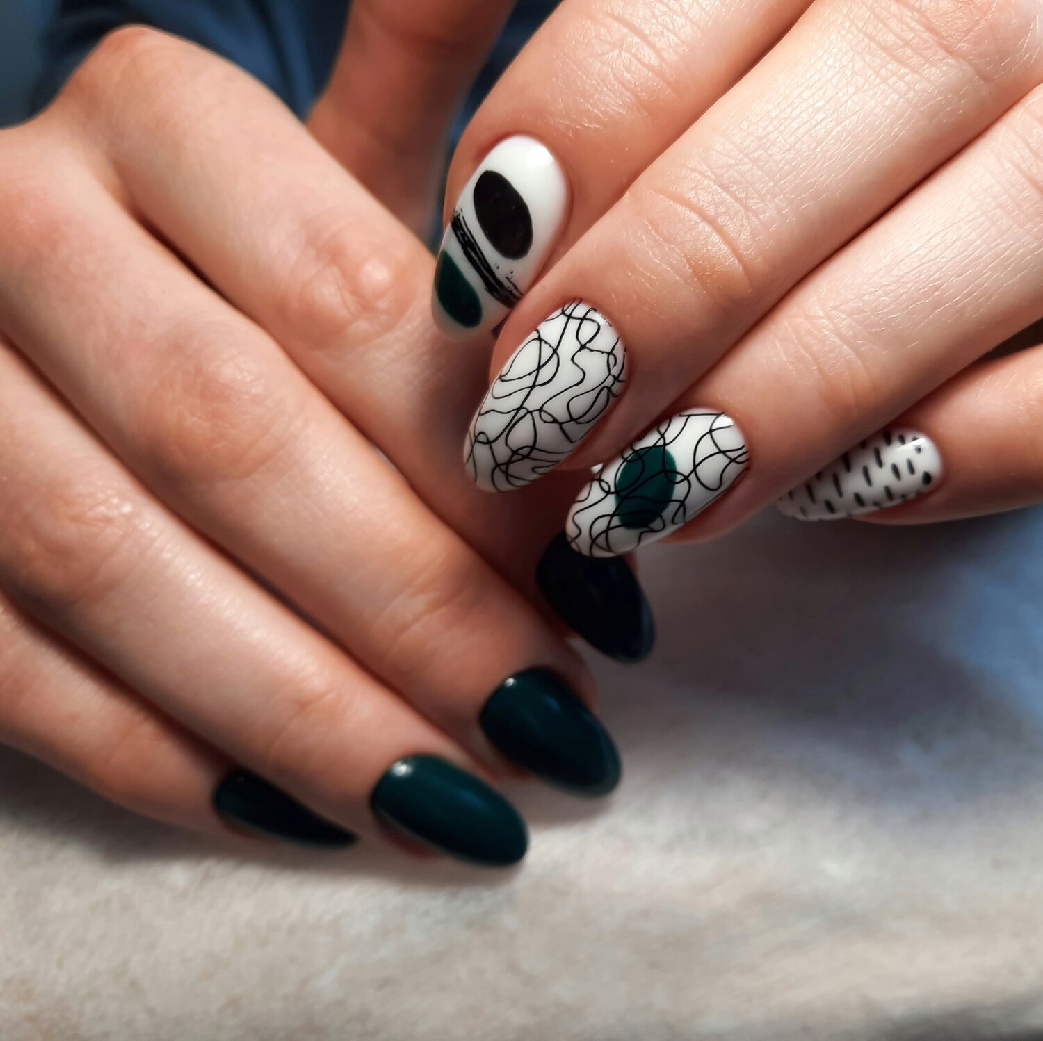 дизайн ногтей, красивый дизайн ногтей, чёрный маникюр на короткие овальные ногти с паутинкой, маникюр, модные ногти