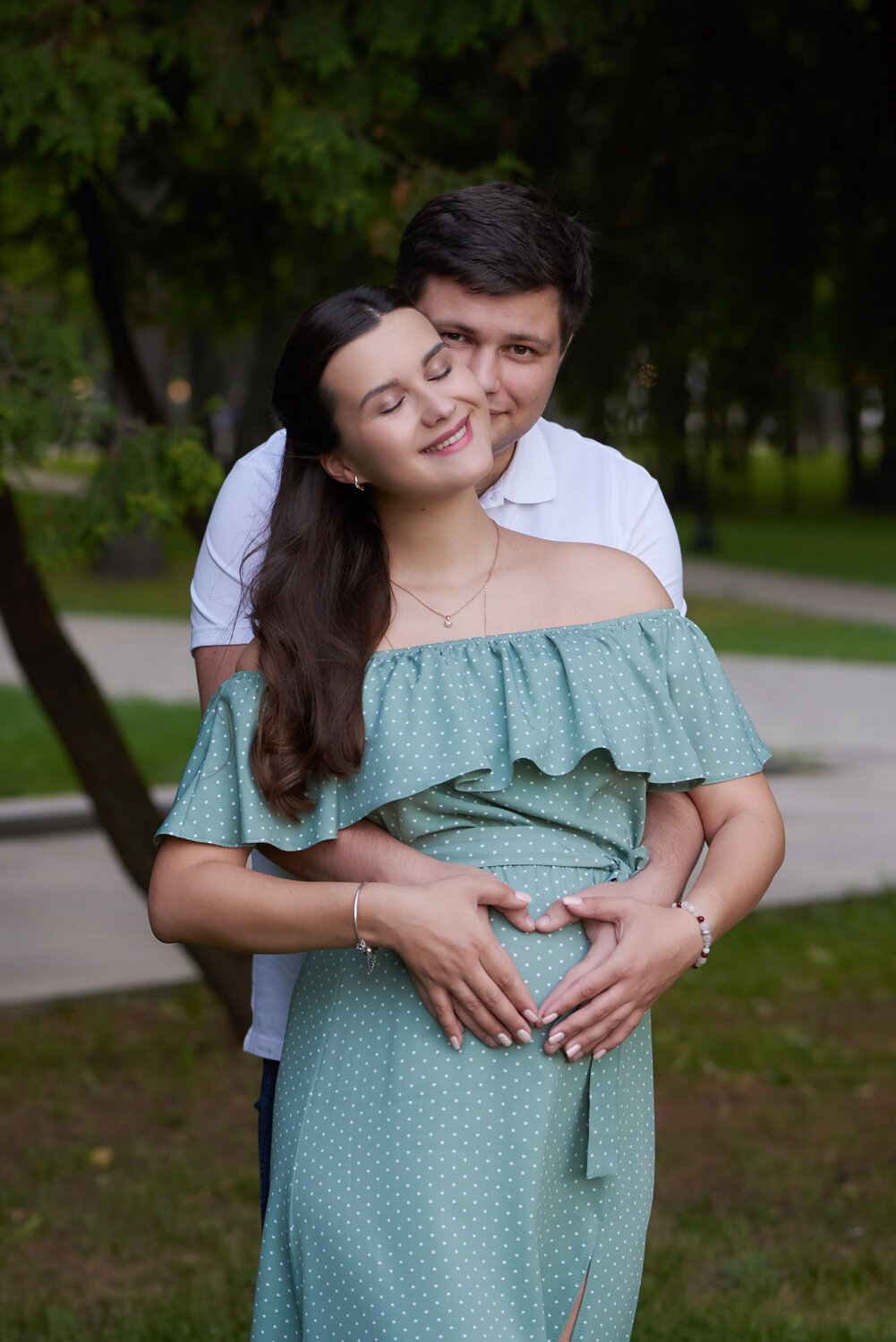 девушка, весенние фотосессии беременных с мужем, идеи для фотосессии беременных, фотосессия беременных на природе, фотосессия беременности