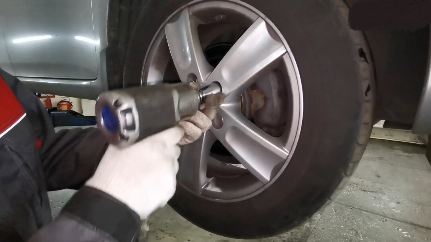 колесо, шины диски, откручиваем колеса volkswagen passat b8, wheel repair banner, шиномонтаж