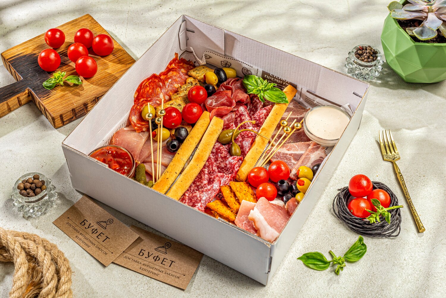 гастрономические боксы, еда, набор закусок в коробке, набор еды, готовая еда