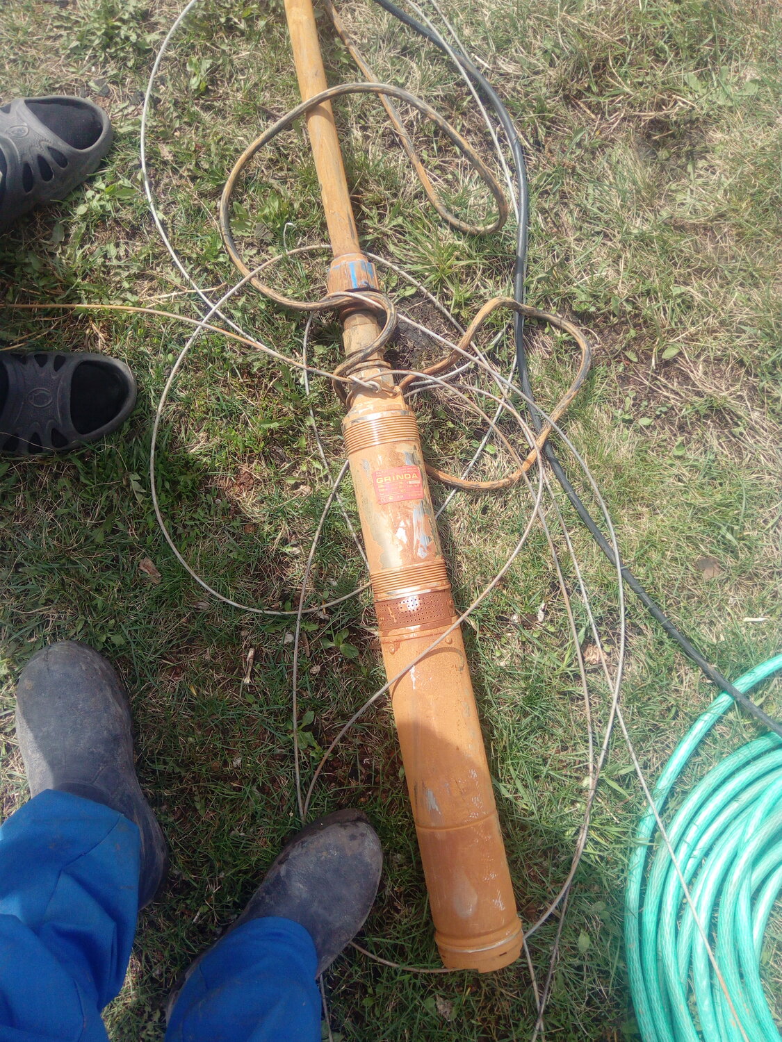 насос скважинный sumo m27, скважинный насос, извлекаем насос из скважины, двойник для скважинного насоса, монтаж скважинного насоса