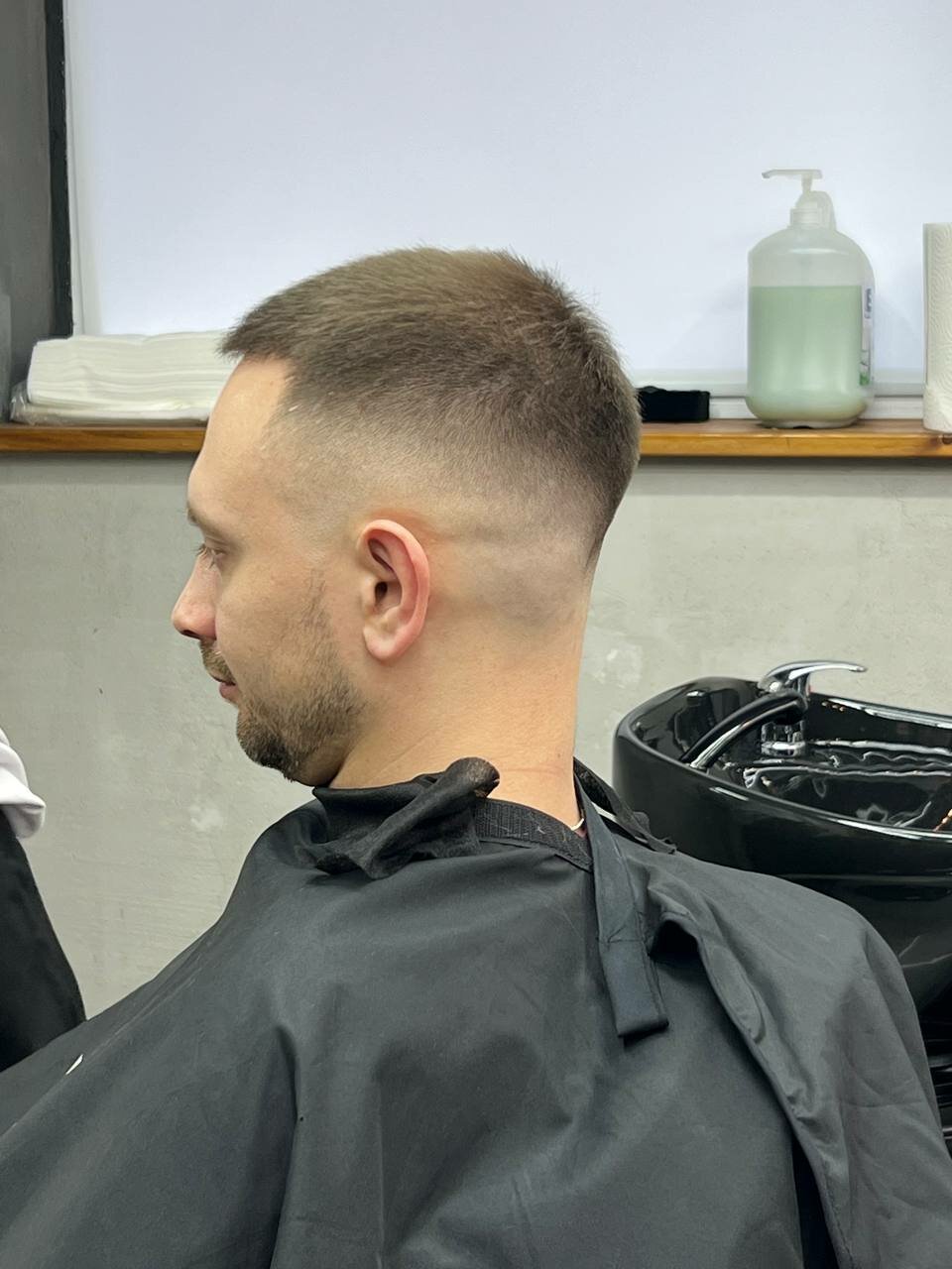 стрижка fade, стрижка кроп, стрижки, парикмахер тв мужские стрижки, модные стрижки