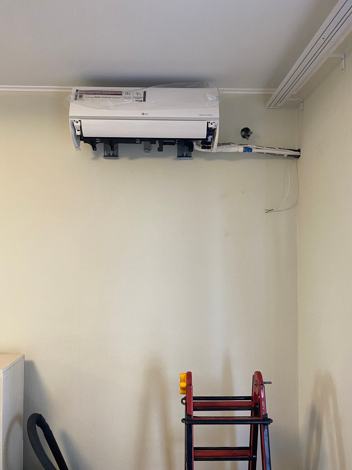 установленный кондиционер, монтаж кондиционеров, установка кондиционера, кондиционер, кондиционер сплит