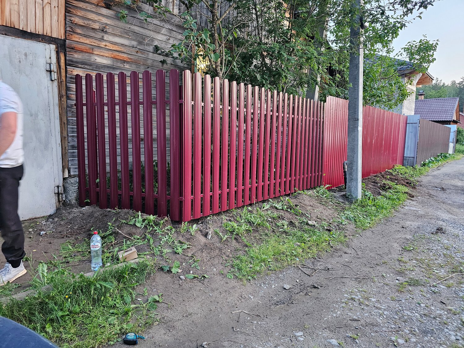 металлический штакетник забор, заборы из металлического штакетника, забор из штакетника, красивый забор из евроштакетника, забор из евроштакетника