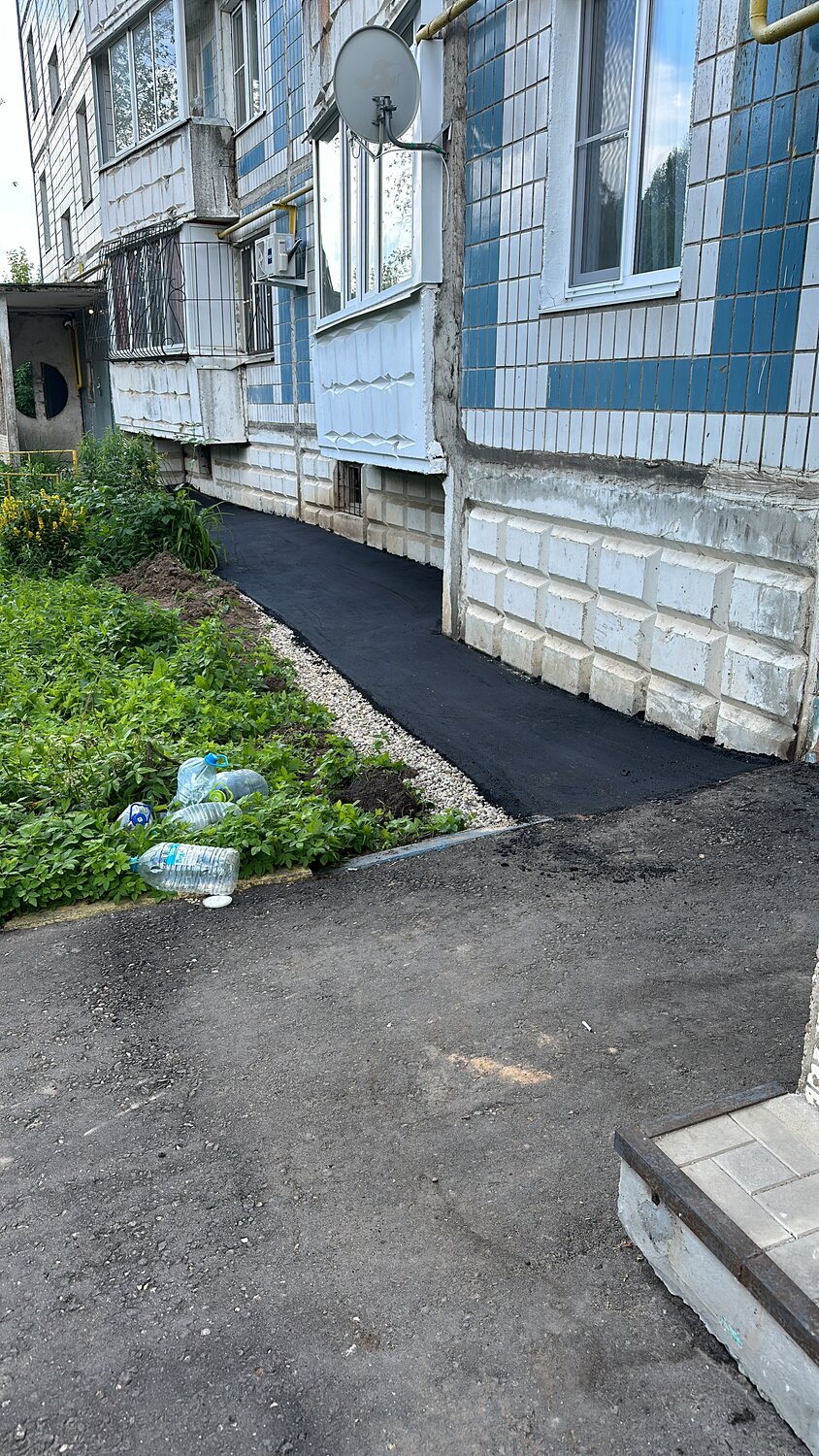 отмостка из асфальта, отмостка из асфальтовой крошки, отмостка дома, асфальтовая отмостка, отмостка из асфальта вокруг дома