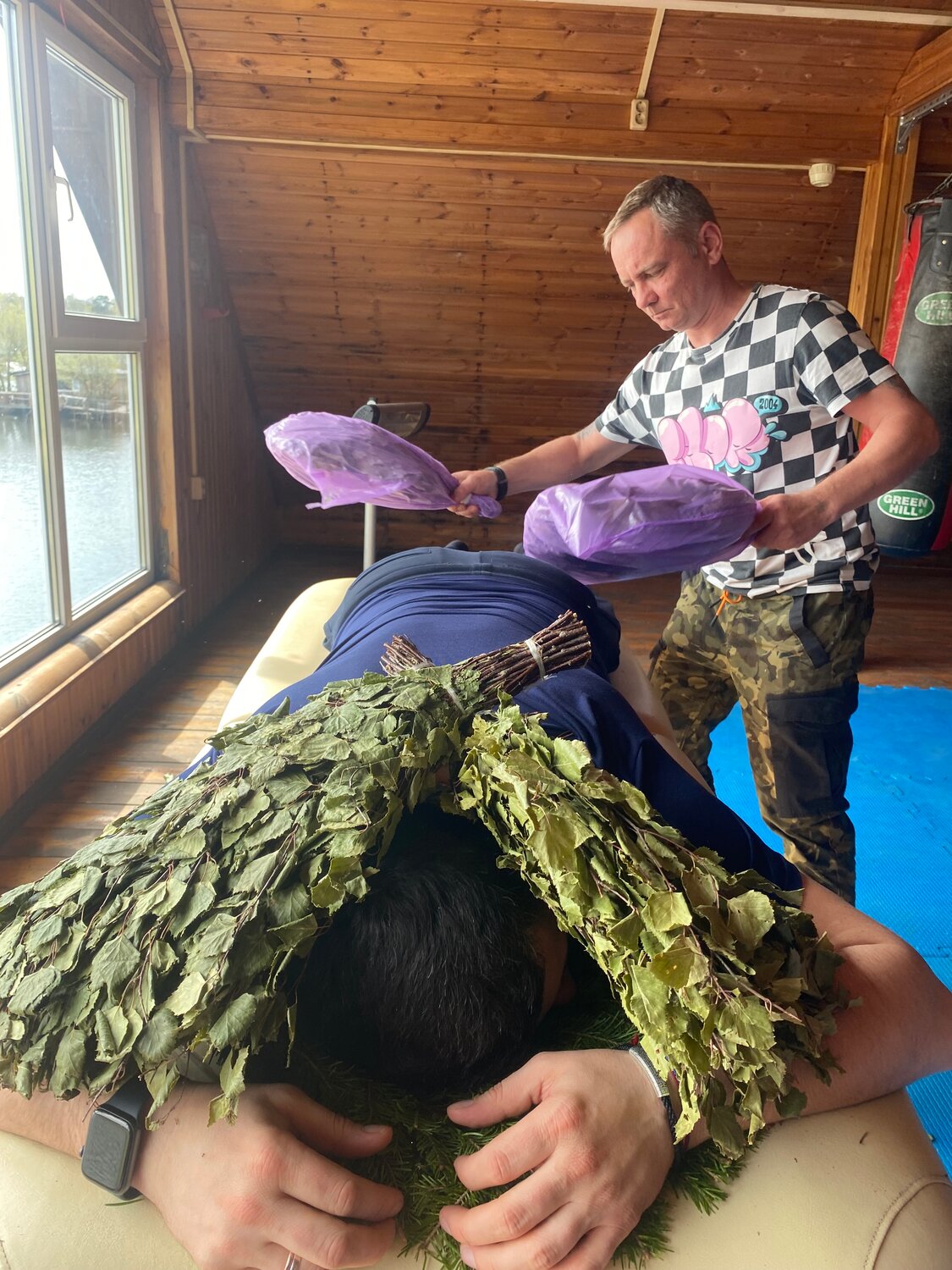 веник в бане, русская баня с веником, русская баня, баня пар, живая русская баня