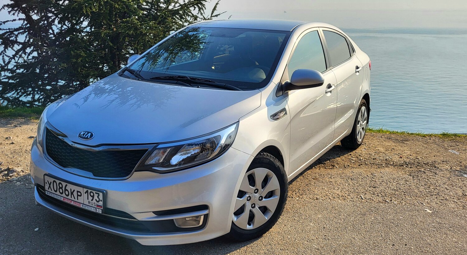 серебристая киа рио, киа рио 3 рестайлинг, киа рио рестайлинг, kia rio 2015 серебристый, Kia Rio III Рестайлинг