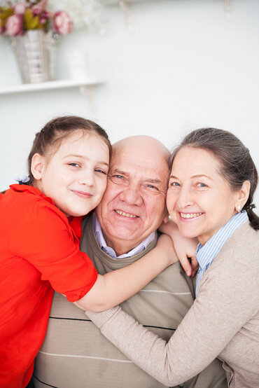 счастливая пожилая пара, пожилая пара, для пожилых людей, grandparent, granddaughter
