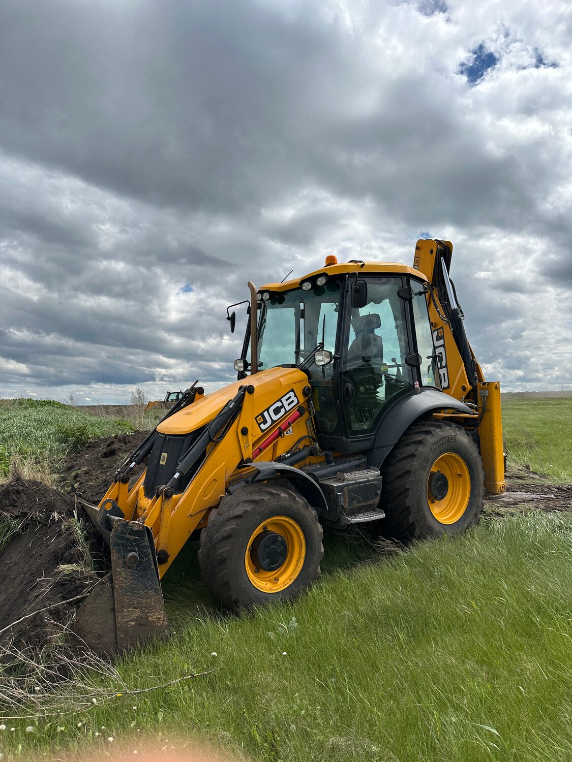 трактор jcb 3cx, услуги экскаватора погрузчика, jsb экскаватор 3cx, аренда экскаватора погрузчика, экскаватор погрузчик jcb 3 cx