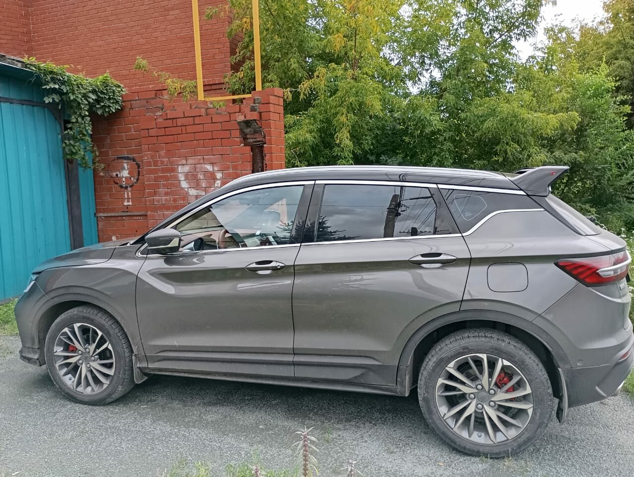 geely coolray серая, geely coolray, geely coolray серебристый, geely coolray серый металлик, Honda CR-V IV Рестайлинг