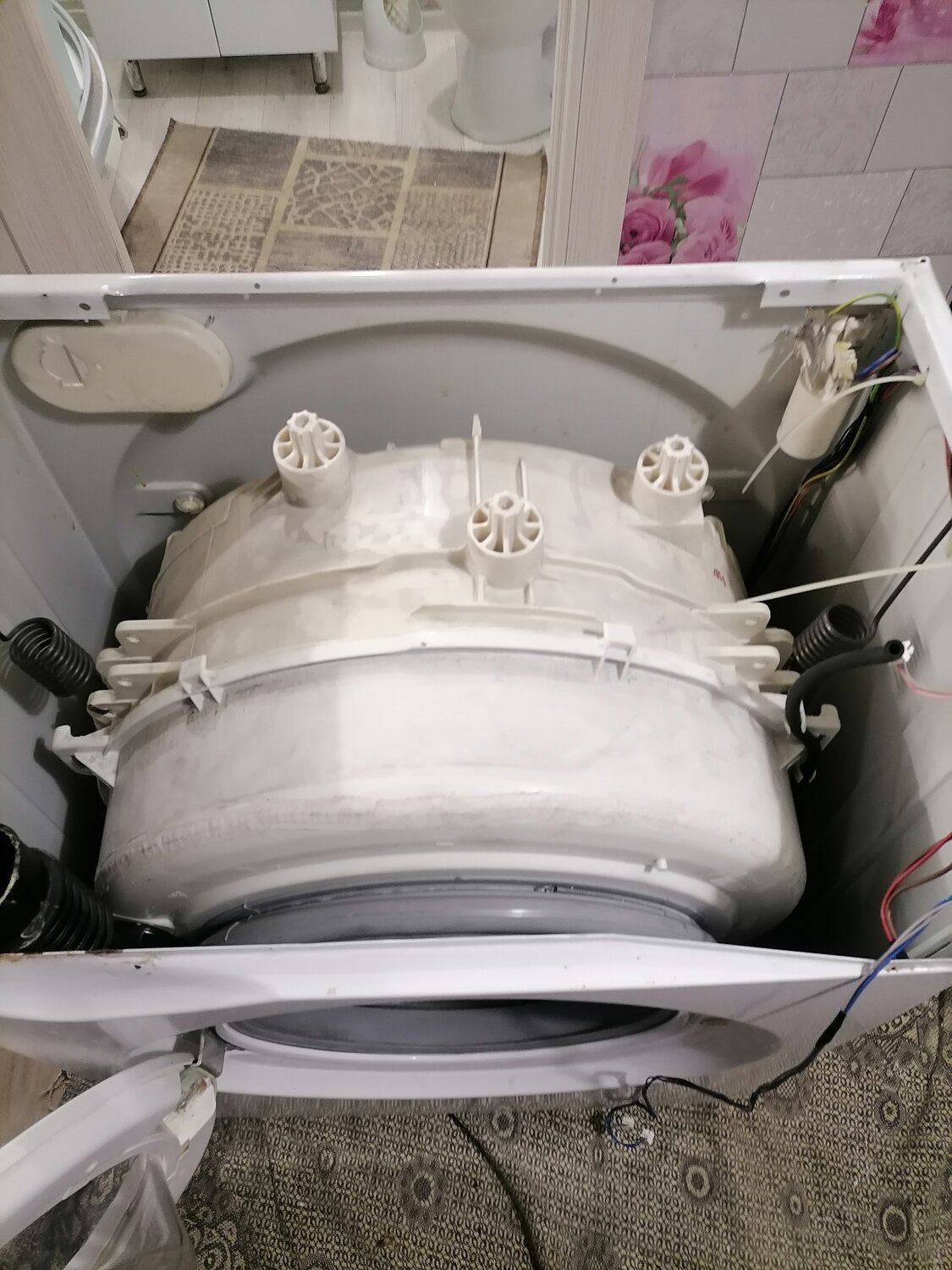 разобранная стиральная машина, бак стиральной машины индезит, разбор стиральной машины, бак в стиральной машине, ремонт стиральной машины