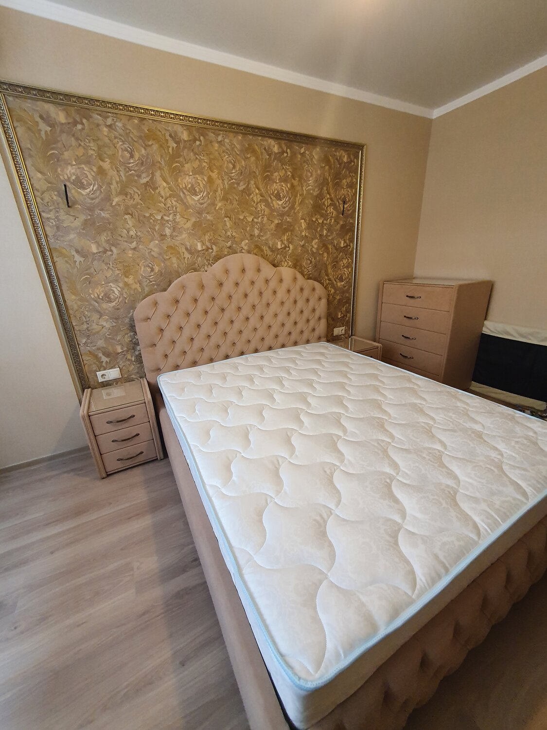 кровати с каретной стяжкой, кровати, каретная стяжка кровать с изголовьем, кровати с изголовьем, кровати с мягким изголовьем