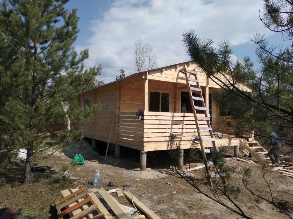 каркасная баня с террасой, угловая бытовка с верандой, каркасная баня 6х6 каркас, дачный домик бытовка, дачная бытовка с верандой зодчий