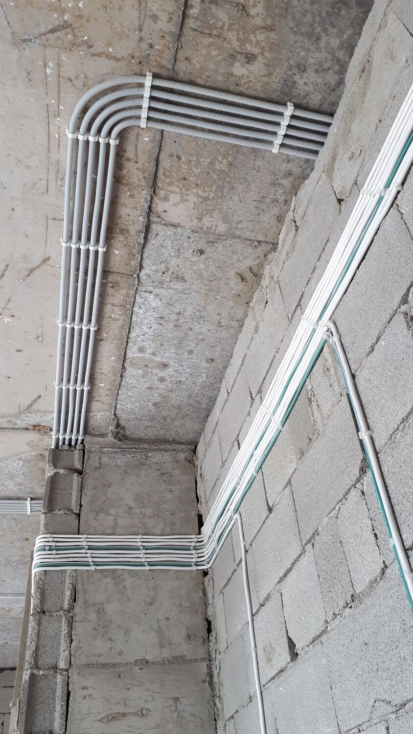 монтаж электропроводки по полу, монтаж электропроводки, монтаж электропроводки в квартире, монтаж электрики, разводка электрики