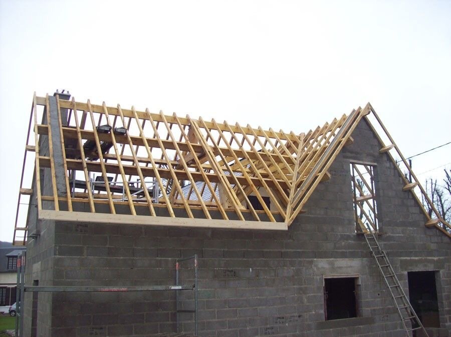 стропильная система фронтона крыши, полувальмовая крыша стропила, стропильная система ломаной крыши, вальмовая кровля с кукушкой стропильная система, стропильные системы крыш