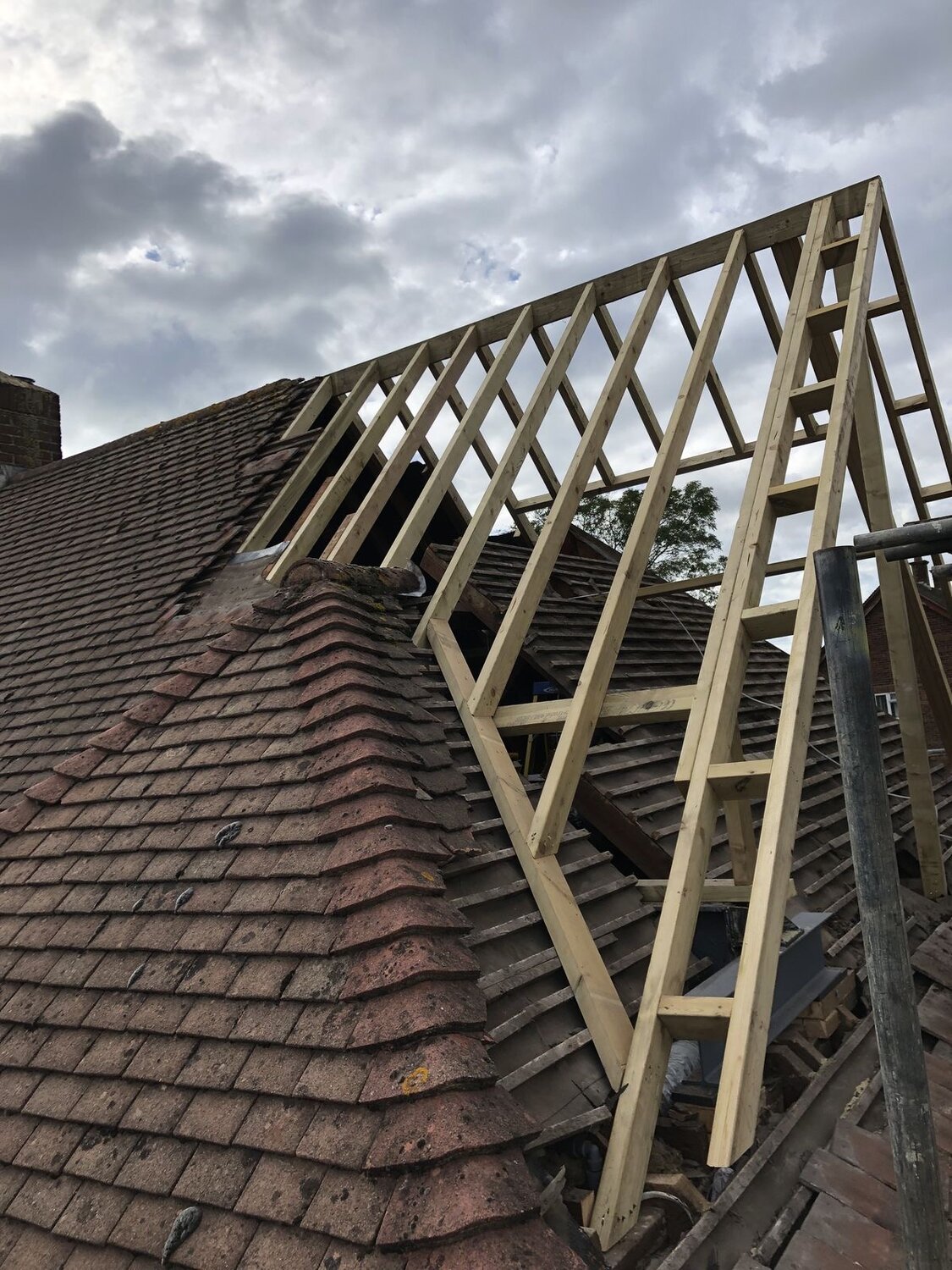 обрешетка вальмовой кровли, стропильные системы крыш, стропила для крыши, стропила вальмовой крыши, ендовая крыша стропильная система