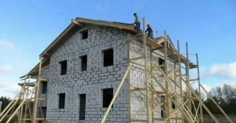 дом стройка, строительство дома из газобетона, строительство загородного дома, дом из газобетона, строительство дома из газоблока