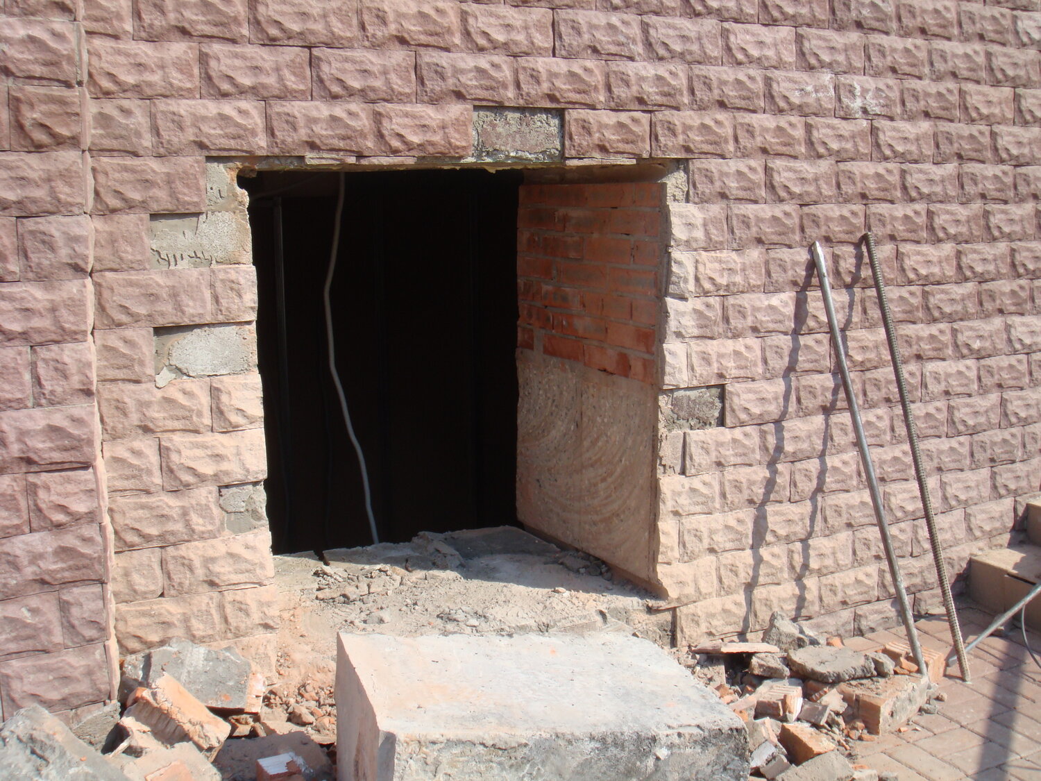 усиление оконных проемов в кирпичных стенах, усиление проема в кирпичной стене, проем в кирпичной стене, проем, проем в несущей стене