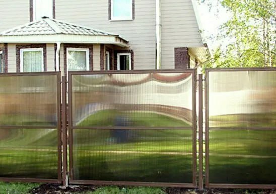 Строительство забора из поликарбоната