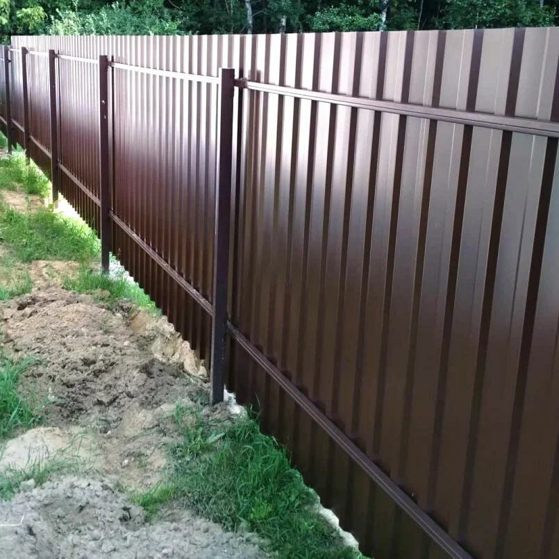 Строительство забора из профнастила
