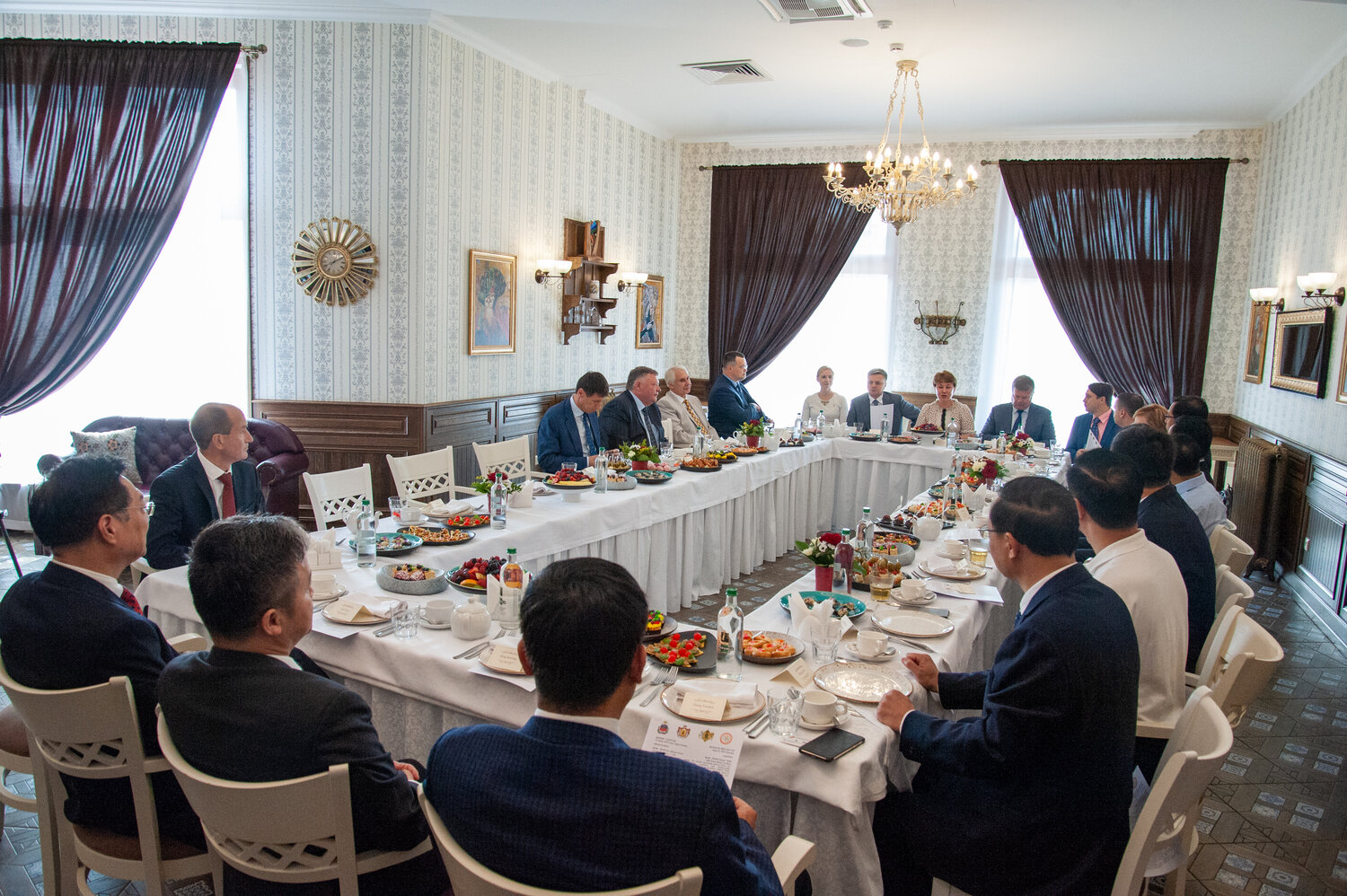 делегация, узбекистан зам министра, китайская рязань, зала, за столом