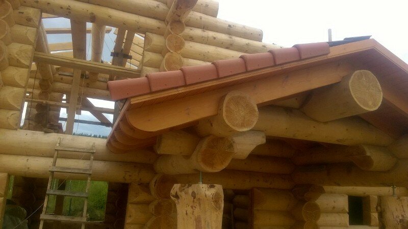 сруб, пролеты из сруба, сруб в охряпку, оцилиндрованное бревно, конек из бревна