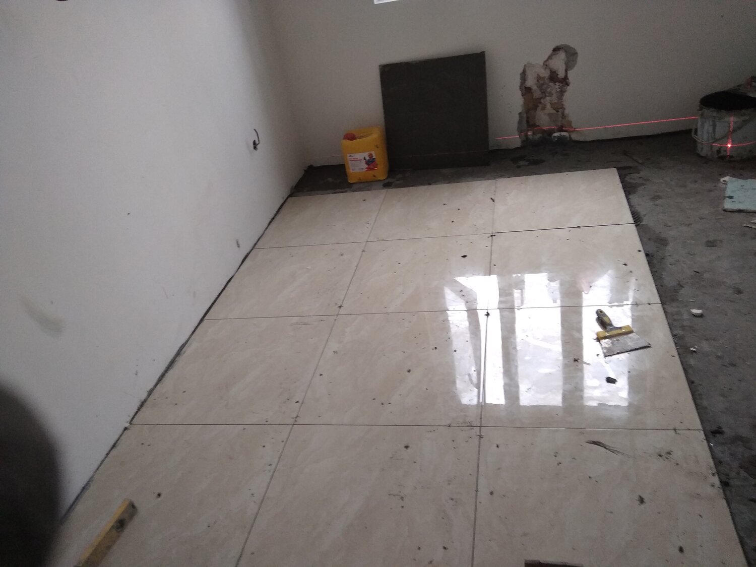 пол, укладка плитки 600х600 на пол на маячки, напольное покрытие, пола, ламинат