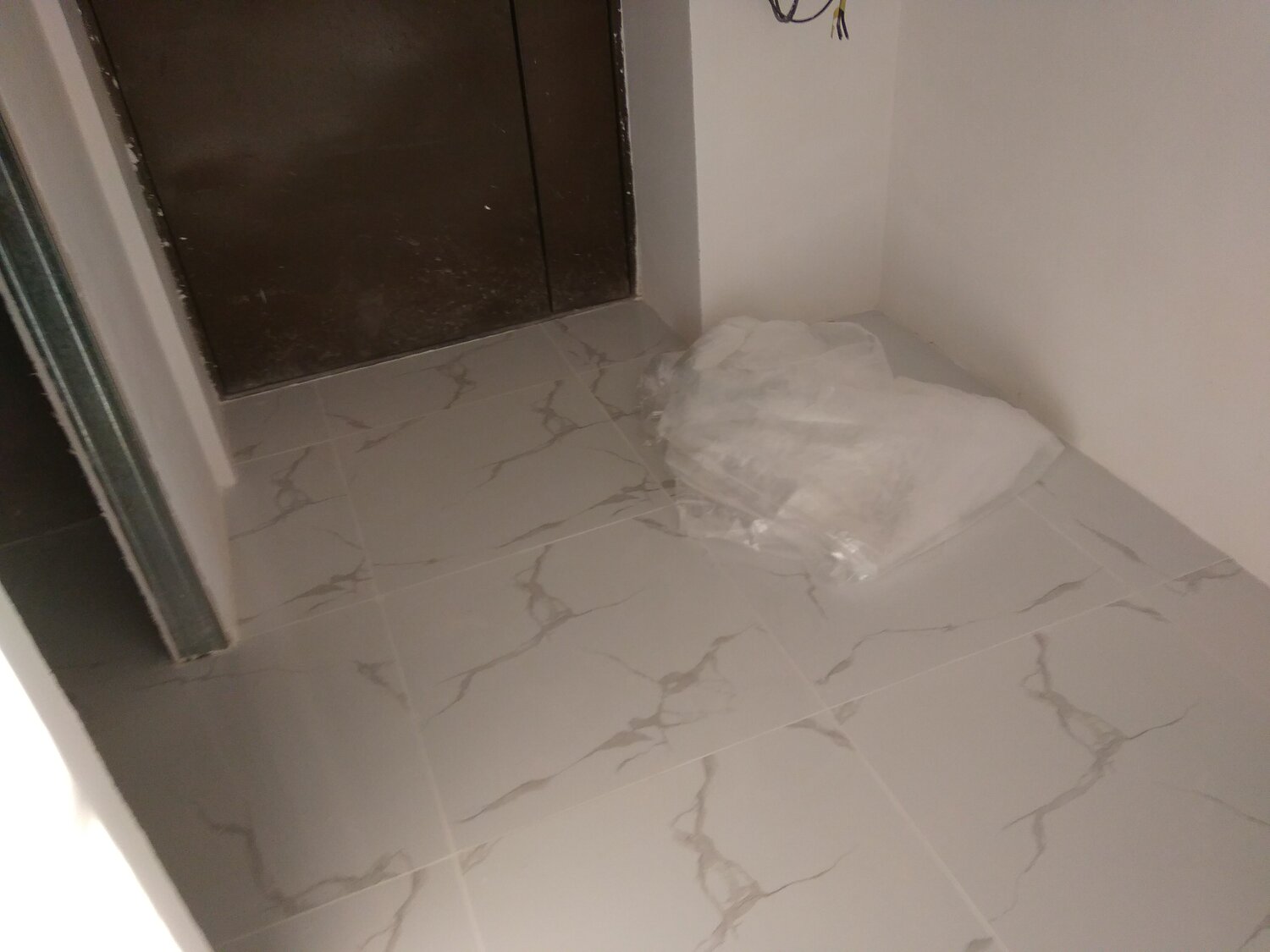 наливной пол, стяжка пола, пол, наливной пол в сталинке, плохая стяжка