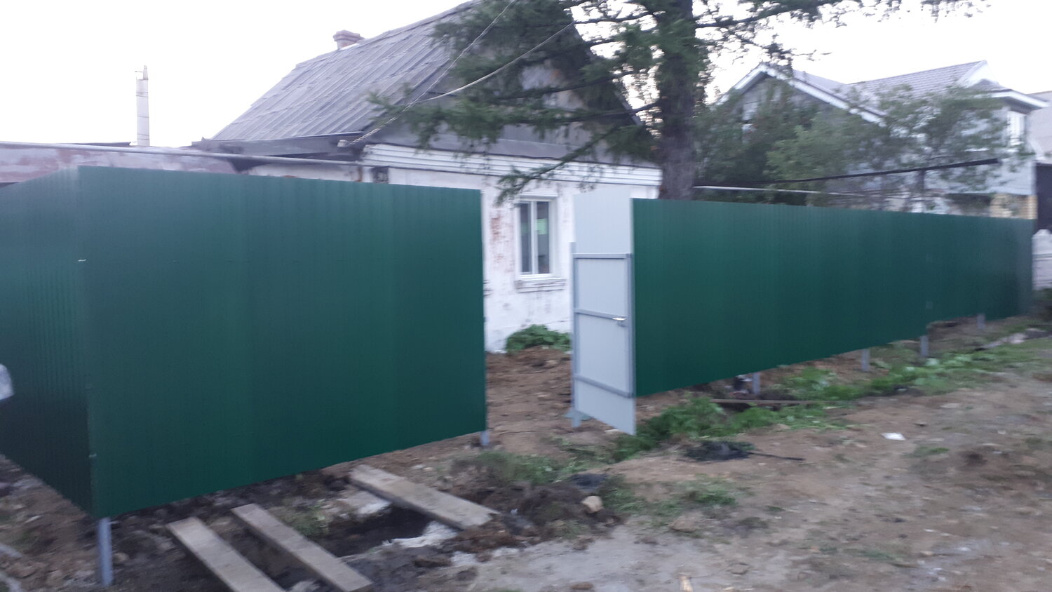 забор 1.7 из профлиста, забор из профнастила, крыша для ворот из профлиста, калитка профлист, забор из профлиста